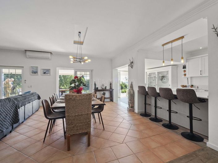 Image No.11-6 Bed Property for sale