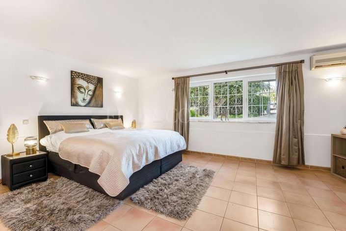 Image No.23-6 Bed Property for sale