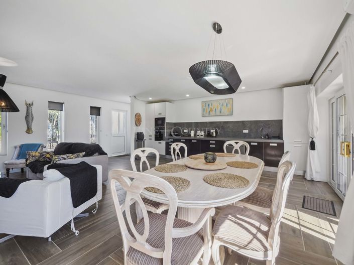 Image No.43-6 Bed Property for sale