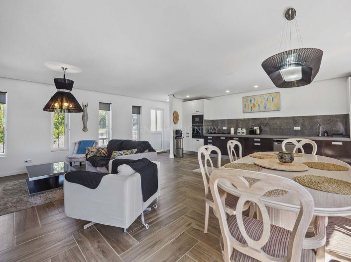 Image No.44-6 Bed Property for sale