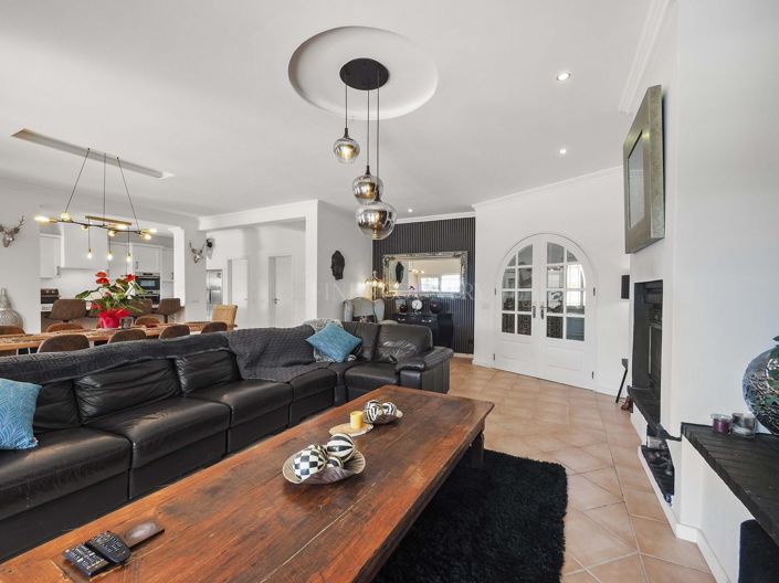 Image No.9-6 Bed Property for sale