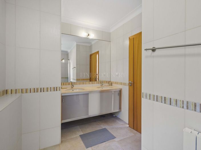 Image No.16-3 Bed Property for sale