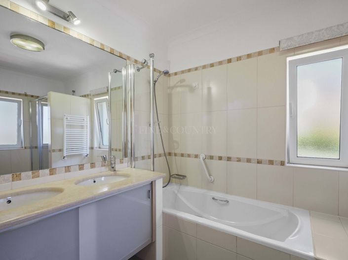 Image No.20-3 Bed Property for sale