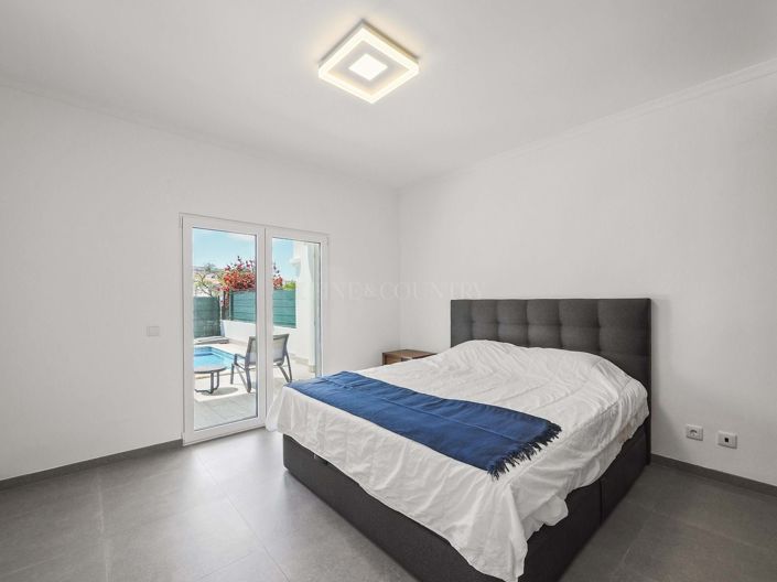 Image No.18-2 Bed Townhouse for sale