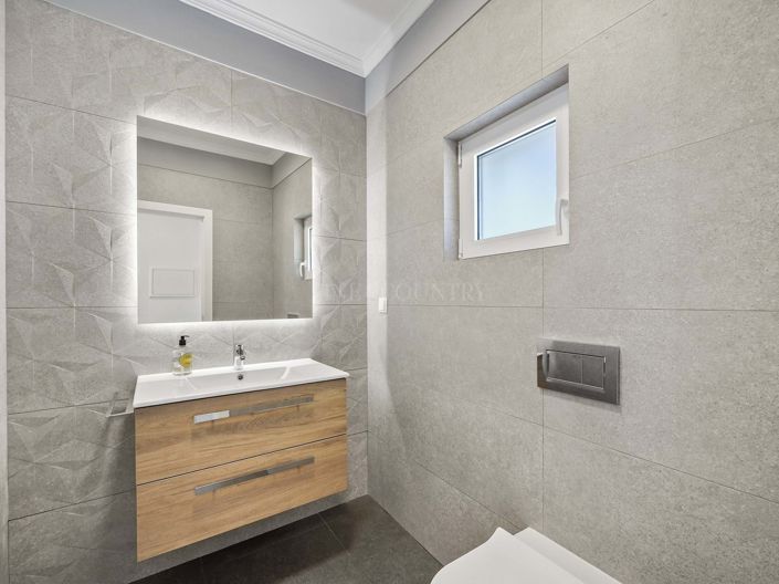 Image No.6-2 Bed Townhouse for sale