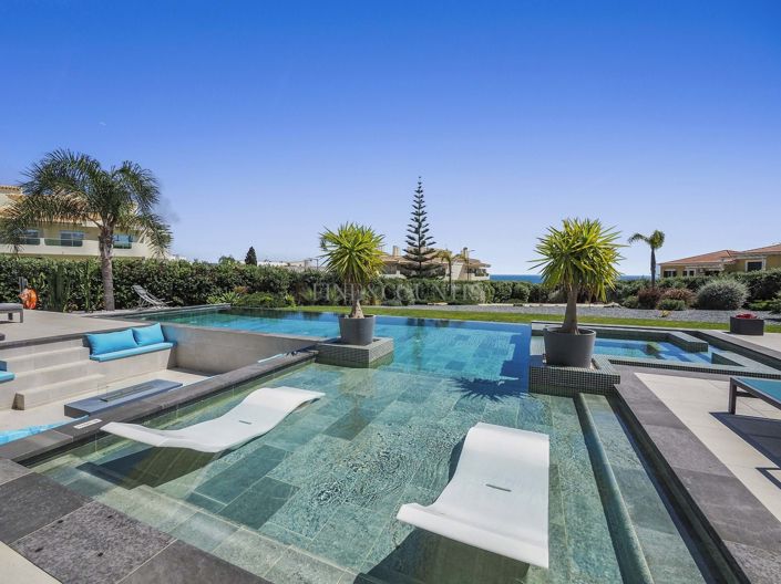 Image No.2-5 Bed Property for sale