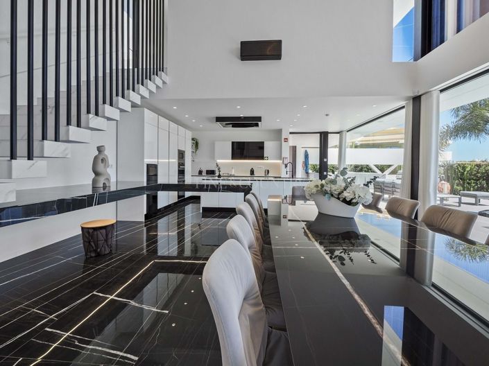 Image No.20-5 Bed Property for sale