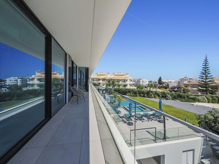 Image No.26-5 Bed Property for sale