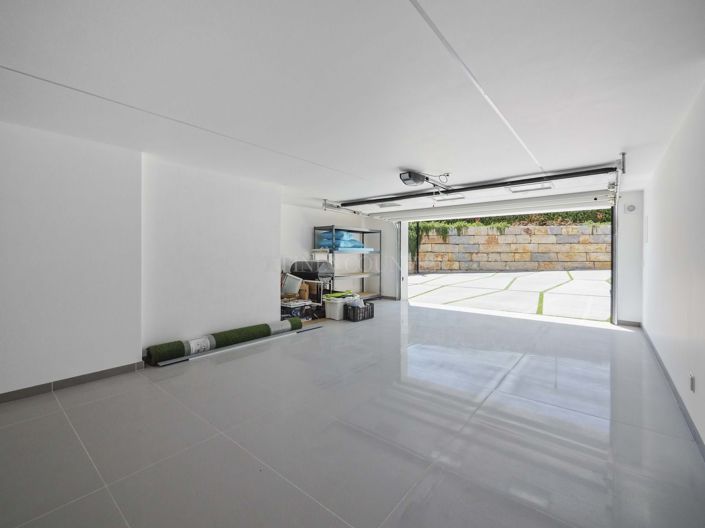 Image No.55-5 Bed Property for sale