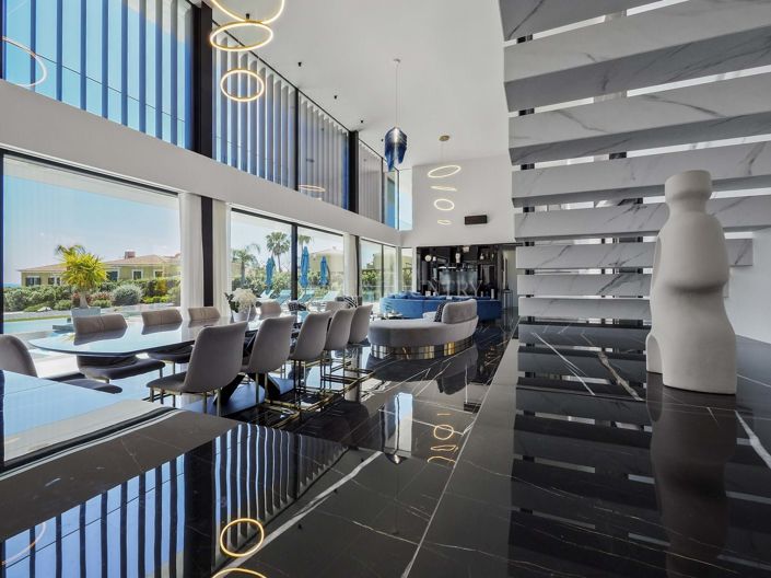 Image No.8-5 Bed Property for sale