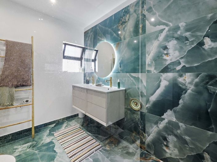 Image No.24-3 Bed Property for sale