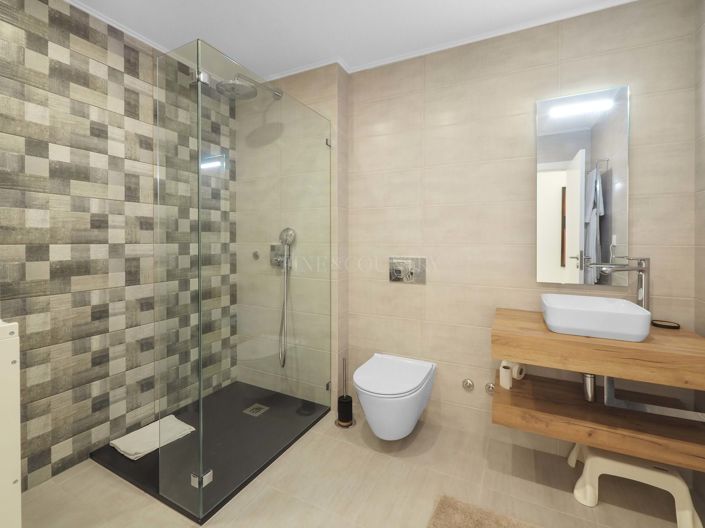 Image No.16-2 Bed Townhouse for sale