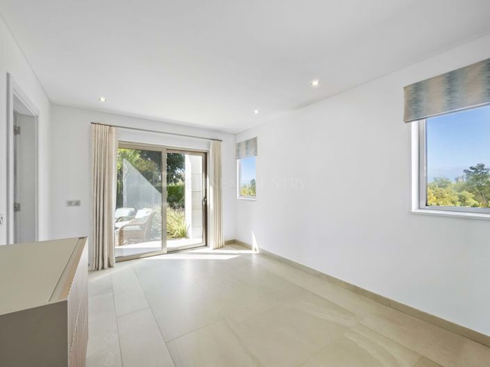 Image No.21-3 Bed Property for sale