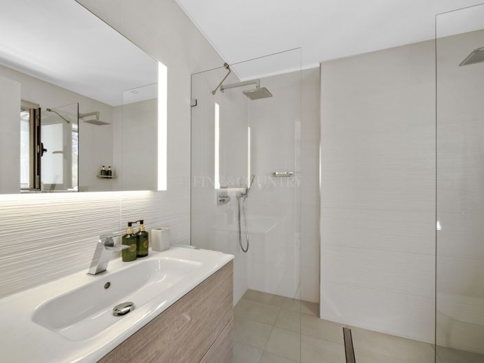 Image No.22-3 Bed Property for sale