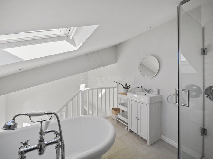 Image No.17-4 Bed Property for sale