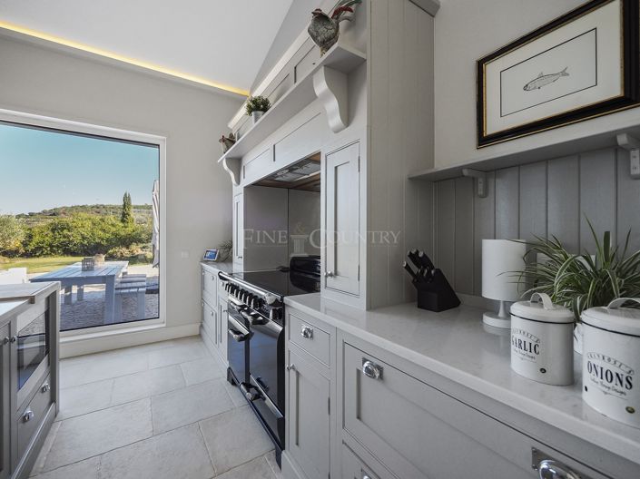 Image No.8-4 Bed Property for sale