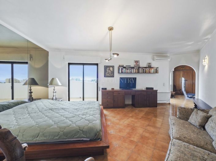 Image No.18-3 Bed Apartment for sale