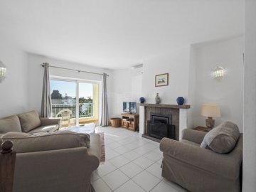 2104-363968-b952a8cbdbc2fd66601ce91bb265b9cce