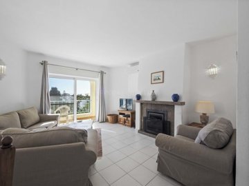 2104-363968-14d4e763c151089fe37f379b2f9be1ace