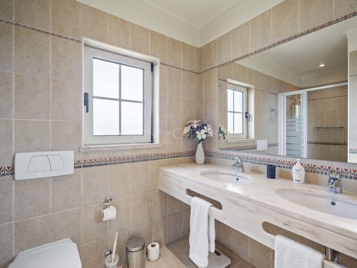 Image No.18-4 Bed Property for sale