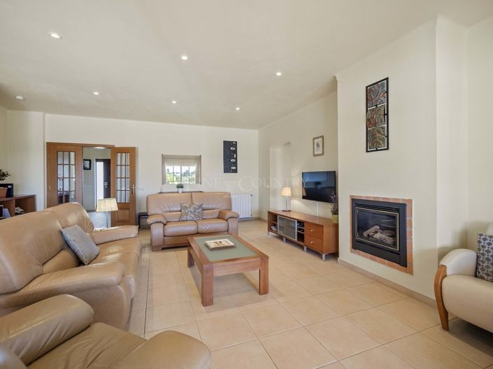 Image No.4-4 Bed Property for sale