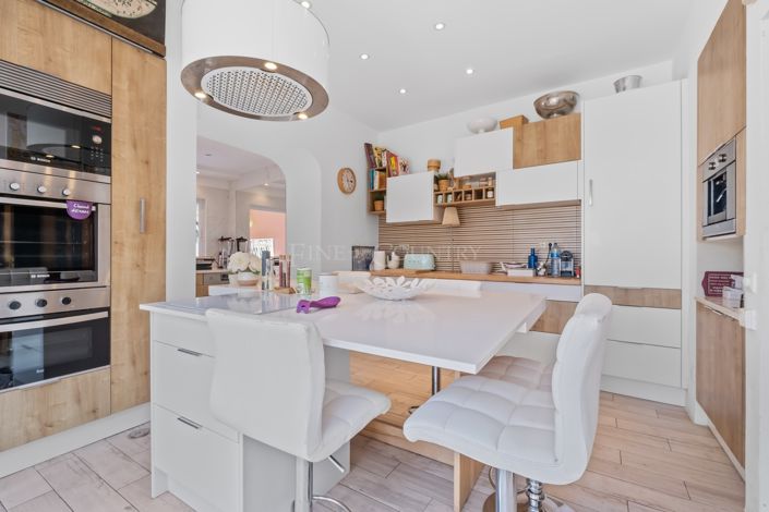 Image No.48-6 Bed Property for sale