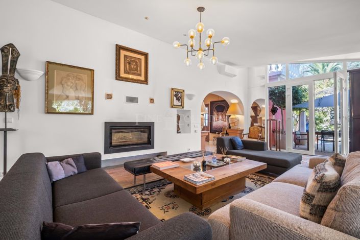 Image No.55-6 Bed Property for sale