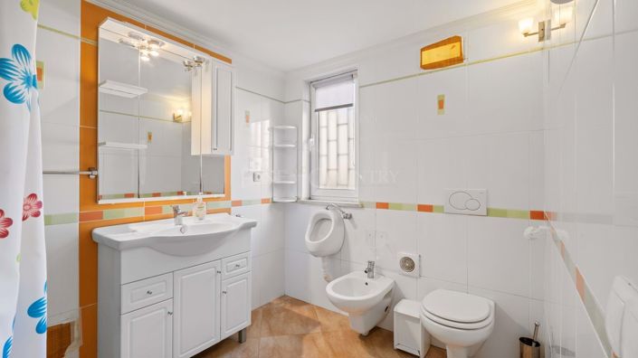 Image No.18-3 Bed Property for sale