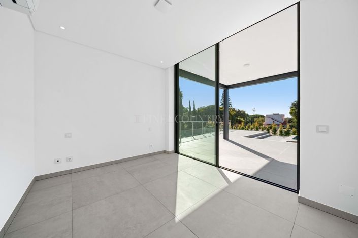 Image No.12-4 Bed Villa for sale