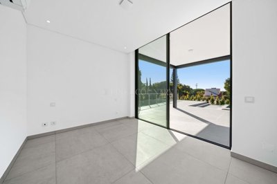 2104-352828-14d4e763c151089fe37f379b2f9be1ace