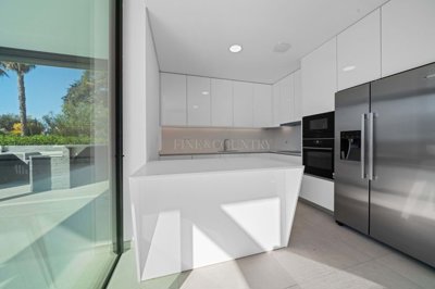 2104-352828-14d4e763c151089fe37f379b2f9be1ace