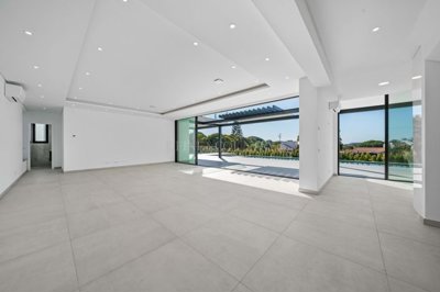 2104-352828-14d4e763c151089fe37f379b2f9be1ace