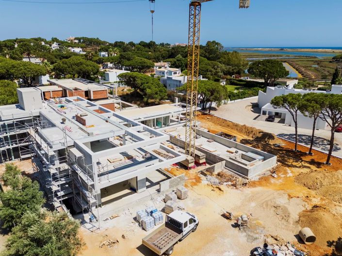 Image No.9-8 Bed Property for sale