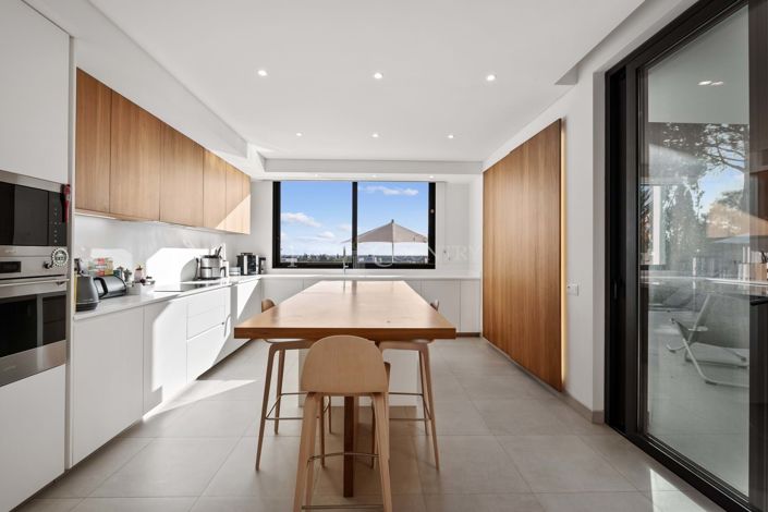 Image No.11-4 Bed Property for sale