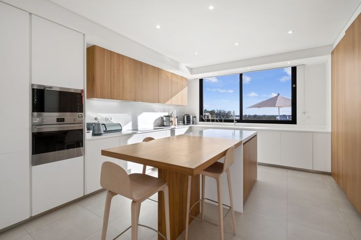 Image No.12-4 Bed Property for sale