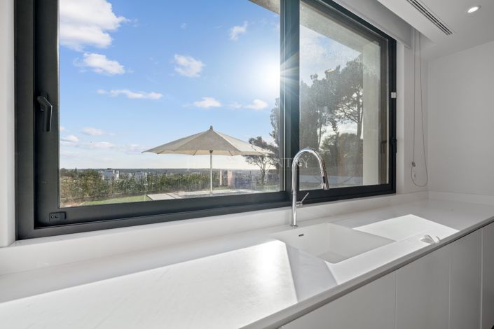 Image No.13-4 Bed Property for sale