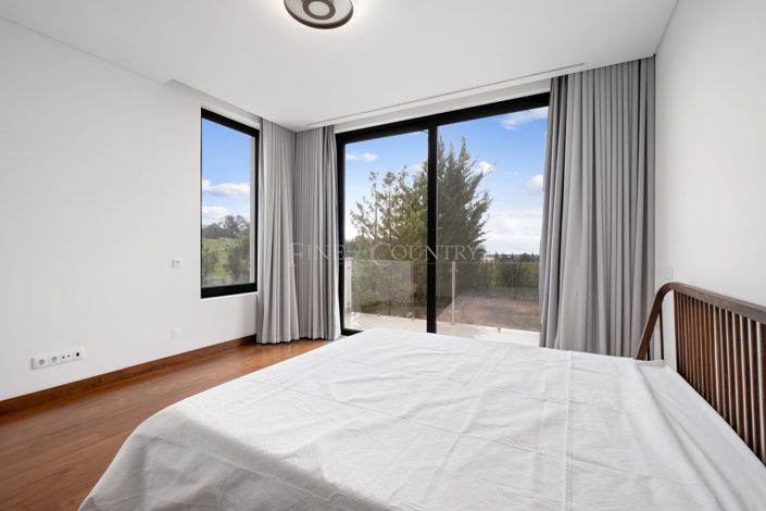 Image No.27-4 Bed Property for sale