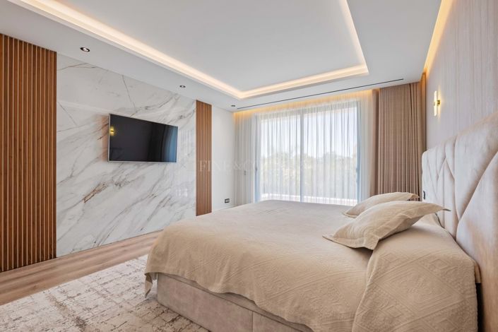 Image No.32-4 Bed Property for sale