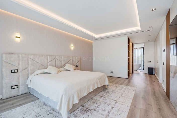 Image No.33-4 Bed Property for sale