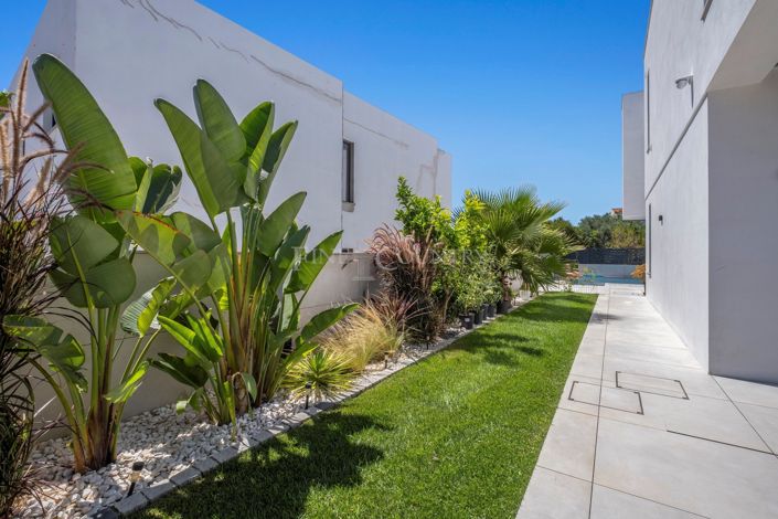 Image No.36-4 Bed Property for sale