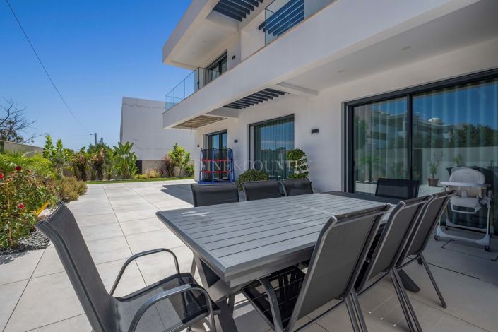 Image No.38-4 Bed Property for sale