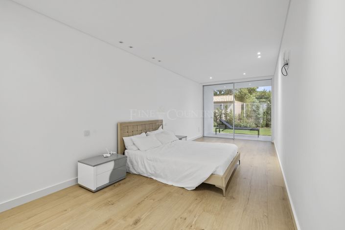 Image No.14-3 Bed Property for sale