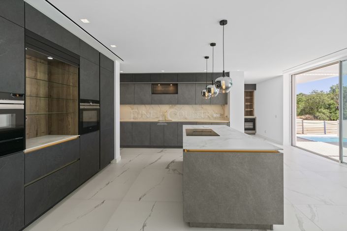 Image No.11-6 Bed Villa for sale