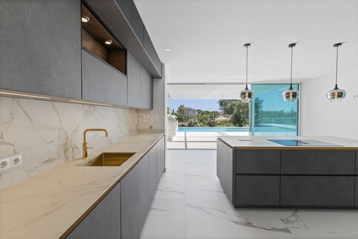 Image No.13-6 Bed Villa for sale