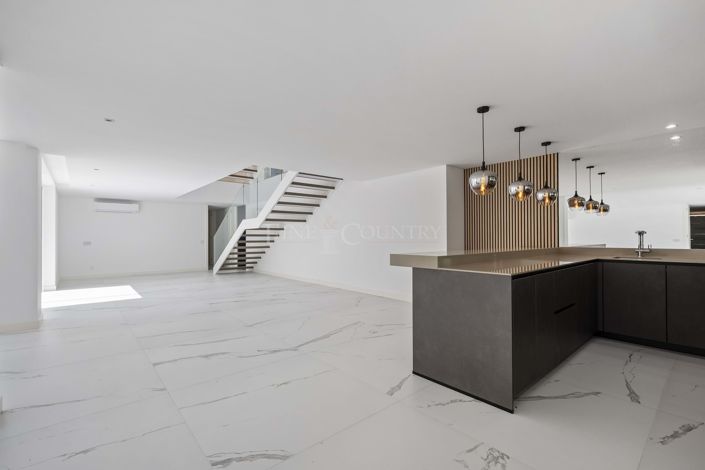 Image No.26-6 Bed Villa for sale