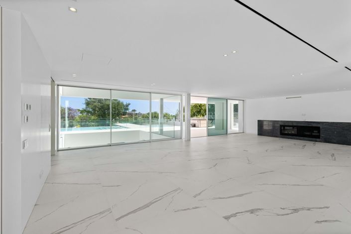 Image No.9-6 Bed Villa for sale