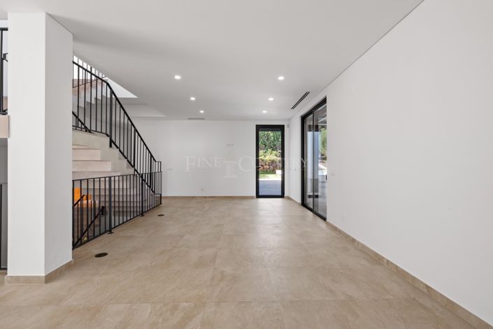 Image No.11-4 Bed Property for sale