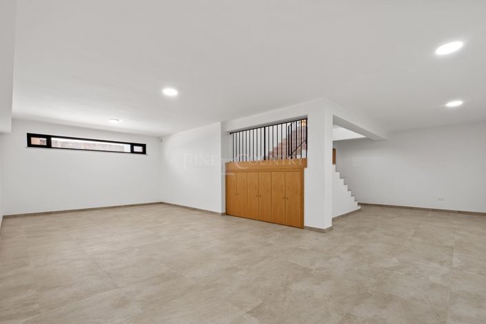 Image No.29-4 Bed Property for sale