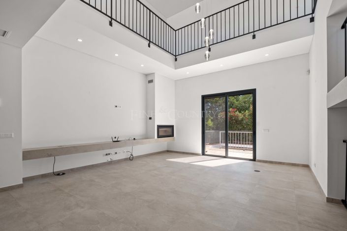 Image No.42-4 Bed Property for sale