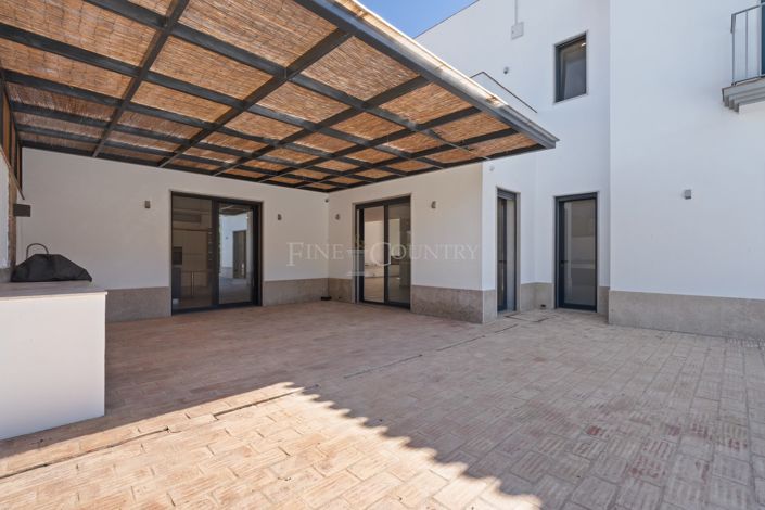 Image No.46-4 Bed Property for sale